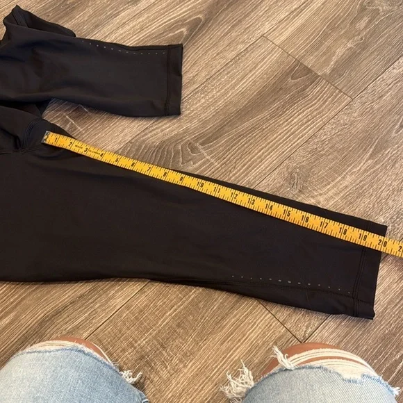Black Lululemon Cropped Reflective Leggings size 10